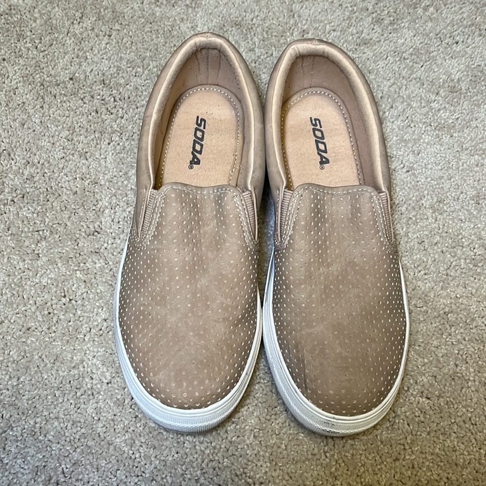 Soda Tan/Camel Women’s Slip on sole shoes.